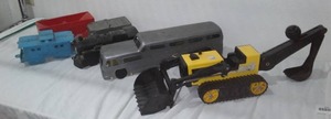 lot 319 image: Tonka Backhoe and Vtg. Knickerbocker Bus and More.