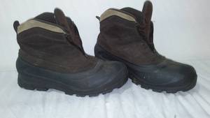 lot 323 image: Sorel Thinsulate Snow Boots.