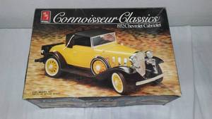 lot 329 image: 1932 Chevrolet Cabriolet  Connoisseur Classic AMT ERTL Model # 6508 , 125 AMT.