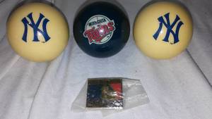 lot 370 image: Billiard Cue Balls Minnesota Twins and NY Yankees(2).