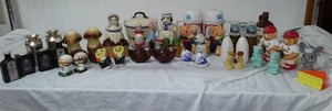 lot 372 image: Vintage Salt and Pepper shakers.