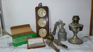 lot 373 image: Vintage Home Decor and More.
