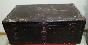 lot 390 image: Vintage Steamer Trunk, Black.