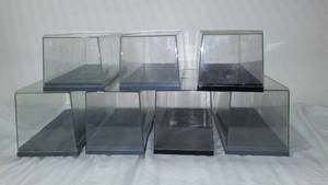 lot 391 image: Display Cases (7).