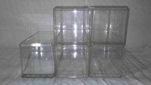 lot 393 image: Display Cases (5).