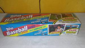 lot 398 image: Topps Baseball Cards, MLB. 1992 Complete Set, Unopened