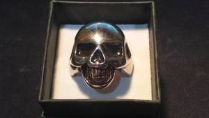 lot 442 image: Skull face Ring. Costume,