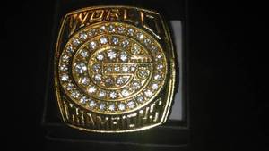 lot 450 image: Green Bay Packers 1996 World Champions Ring.