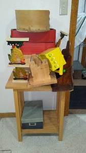 lot 418 image: Wood Decor Variety.