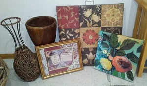 lot 419 image: Unique Home Decor, Wood vase, Canvas art.