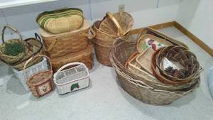 lot 425 image: Wicker Basket variety.