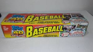 lot 477 image: Topps Baseball Collector Cards. 1991