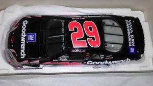 lot 483 image: KEVIN HARVICK #29 GM Goodwrench 2003 MONTE CARLO