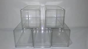 lot 487 image: Clear Model Display Cases (5)