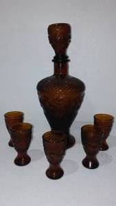 lot 494 image: Vintage Amber Colored Decanter with glasses.