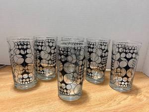 lot 16 image: Set of 6 Mid Mod Bubble Glasses