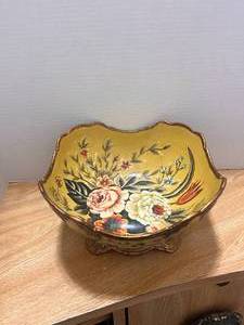 lot 21 image: Raymond Waites Studio Flowered Bowl