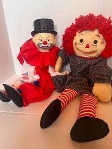 lot 15 image: Vintage Raggedy Ann and Clown Doll