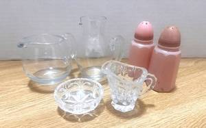 lot 58 image: Pair of Hazel Atlas Pink S&P, Miniature Bowl and Pitcher and two Small Pitchers