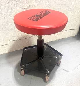 lot 60 image: Team Mechanix Rolling Swivel Stool