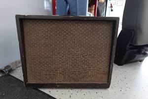 lot 19 image: Vintage Amplified PA Cabinet