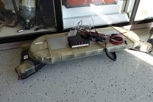 lot 23 image: Federal Signal Raydian S2 Roof Top Light Bar - RedBlue LED