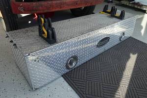 lot 25 image: General Diamond Plate Tool Box with Jumbo Lok Mounts
