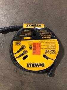 DEWALT 516 in. x 40 ft ReplacementExtension Hose for Cold Water 3700 PSI Pressure Washers, Includes M22 Adapter   Customer Returns See Pictures