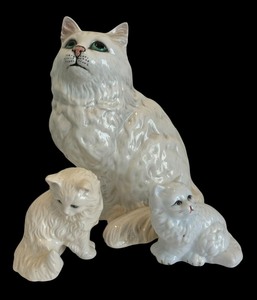 lot 103 image: Cute Cat Figurines by Beswick, Goebel and More
