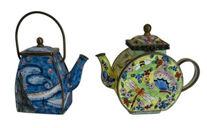 lot 152 image: Collectible Miniature Teapots by Empress Arts and Kelvin Chen