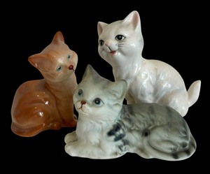 lot 156 image: Cat Figurines by Enesco, Royal Doulton and More