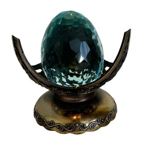 lot 158 image: Beautiful Faceted Paperweight with Stand