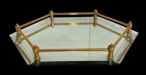 lot 173 image: Stylish Mirrored Vanity Tray
