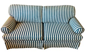 lot 7 image: Blue and White Striped Love Seat