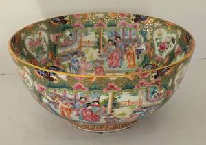 lot 21 image: Large Chinese Porcelain Bowl