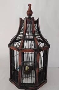 lot 24 image: Charming Decorative Wooden Birdcage
