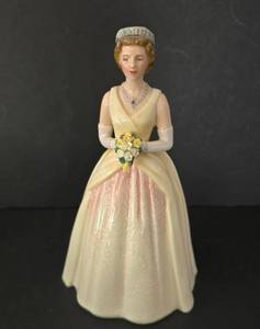 lot 29 image: Royal Doulton Her Majesty Queen Elizabeth II Figure