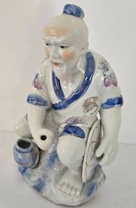 lot 39 image: Vintage Chinese Porcelain Figure