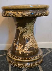 lot 16 image: Vintage Chinese Dragon Motif Stool