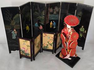 lot 134 image: Vintage Asian Decor Selection