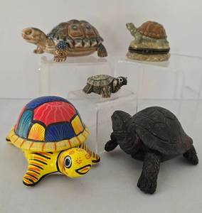 lot 135 image: Diversely Styled Turtle Collection
