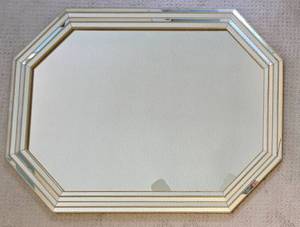 lot 185 image: Lovely Octagonal Wall Mirror