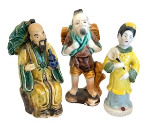lot 175 image: Variety of Vintage Asian Figurines