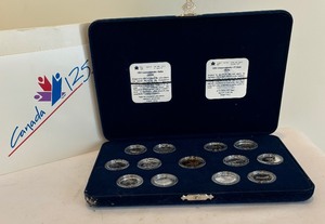 lot 250 image: Canadian 1992 Quarter and Dollar Coin Set by the Royal Canadian Mint