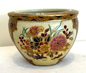 lot 265 image: Pretty Petite Planter Pot