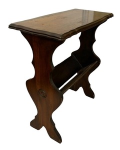 lot 277 image: Vintage Accent Table with Lower Bookshelf