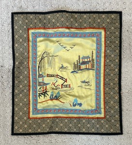 lot 280 image: Pretty Asian Style Tapestry