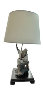lot 228 image: Vintage Table Lamp Featuring Shiwan Mudman