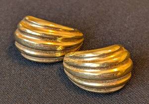 lot 76A image: 18k Yellow Gold Puffed Scalloped Earrings