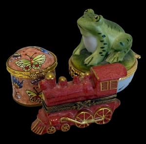 lot 296 image: Butterfly, Train and Frog Motif Trinket Boxes by Limoges of France, Empress Arts and More